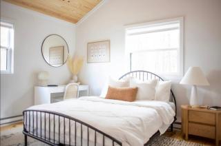 Modern Designer Cabin with Fire Pit and Hiking - Neversink - 8