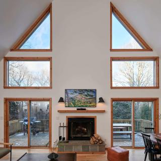 Private Chalet with Fire Pit Deck and Large Yard - Roscoe - 1