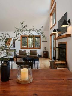 Private Chalet with Fire Pit Deck and Large Yard - Roscoe - 1
