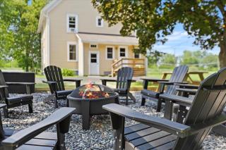 Hudson Restored Farmhouse with Fire Pit - Hudson - 5