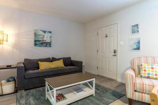 Island Villa 10 by ALBVR - Super cute condo! Just steps to the Waterway District and minutes to the beach! - Gulf Shores - 3