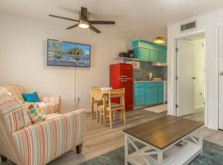 Island Villa 10 by ALBVR - Super cute condo! Just steps to the Waterway District and minutes to the beach! - Gulf Shores - 5