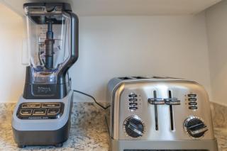 Modern Chic Getaway - Sleeps 11 - Palmwavestays - Coconut Creek - 6
