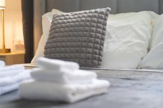 Modern Chic Getaway - Sleeps 11 - Palmwavestays - 2
