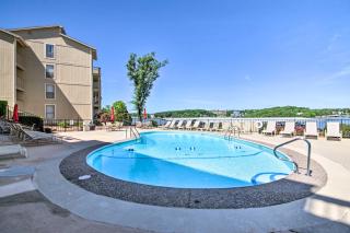 Lakefront Osage Beach Condo with Balcony and Pool - Osage Beach - 9