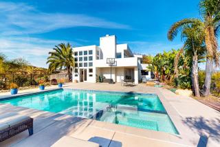 Canyon Paradise Spacious & Luxurious Retreat w/Unforgettable Views, Private Pool-close to Hiking - 0