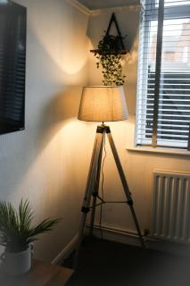 Detached Property With Secure Compound Parking - Grimsby - 8