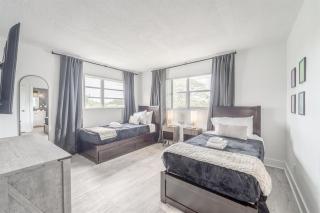 Ocean Whisper - Sleeps 11 - Palm Wave Stays - 4