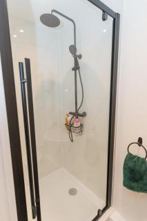 Perfect for Contractors & Families - Free Parking - 3