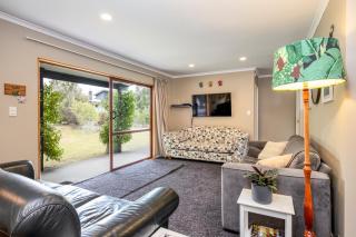 Bach Noir - Kuratau Holiday Home - 7