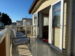 The Retreat 34, Central Heating, Pet friendly, WiFi - Golden Palm Resort - Meadow Lakes Caravan & Lodge Hire - Chapel Saint Leonards - 9