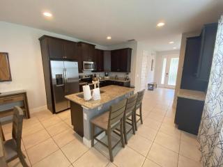 Elegant Family Home | Pool, Spa & Themed Rooms - Orlando - 4