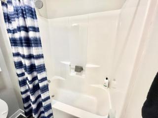 Urban Oasis Downtown Condo with Skywalk Access 3 - Des Moines - 4