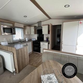 Palm Grove 182 - Pet friendly, WiFi, close to beach and clubhouse - Golden Palm Resort - Meadow Lakes Caravan & Lodge Hire - Skegness - 8