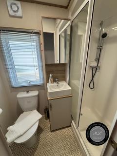 Palm Grove 182 - Pet friendly, WiFi, close to beach and clubhouse - Golden Palm Resort - Meadow Lakes Caravan & Lodge Hire - Skegness - 3