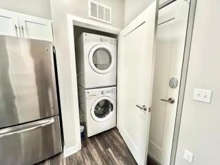 Urban Oasis Downtown Condo with Skywalk Access 5 - Des Moines - 8