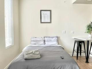 Urban Oasis Downtown Condo with Skywalk Access 5 - Des Moines - 6