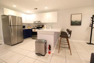 Lincoln Park Place Capitol Hill with Parking - 2