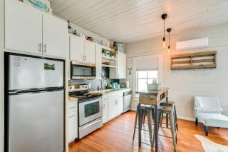 1 Mi to Dtwn Home with Fenced Yard in Galveston! - Galveston - 9