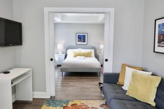 The Little Nest Charming Brookland Parking - 9