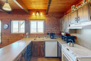 Rockaway Beach Cozy Cabin - 2