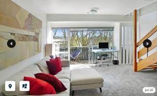 Sunny City Fringe Townhouse with Private Parking - Auckland - 0