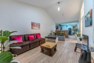 Casa Moderna Estilo Americano - San Salvador - 0