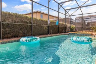 Upstay Renovated 9 Bedroom Home with Movie Theater & Games Room - 4