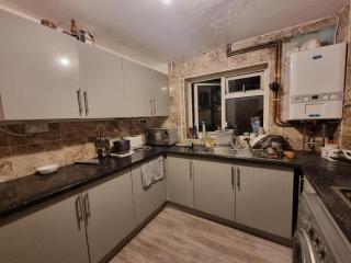 Stevenage Town Centre Hostel - Budget Single Room - Stevenage - 3