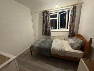 Stevenage Town Centre Hostel - Budget Single Room - Stevenage - 2