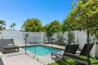 Luxe Capri 5BR Villa, Heated Pool, Steps to beach - Gold Coast - 9