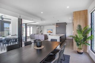 Luxe Capri 5BR Villa, Heated Pool, Steps to beach - Gold Coast - 5