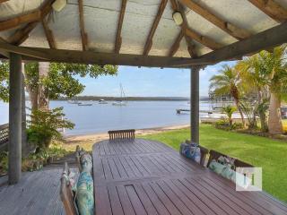 Paradise Palms - Mannering Park - 0