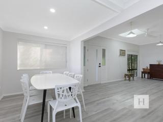Paradise Palms - Mannering Park - 3
