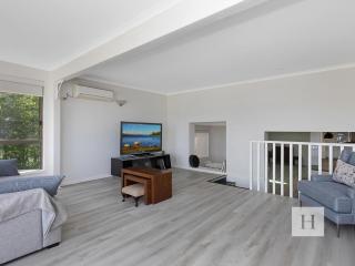 Paradise Palms - Mannering Park - 2