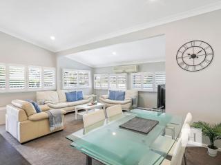 The Lakehouse - Mannering Park - 5