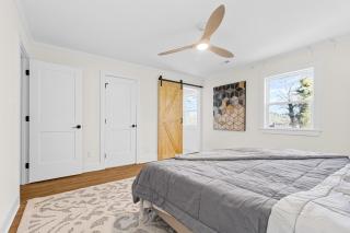 Modern 4 Bed in Quail Hollow - Charlotte - 3