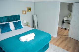 4 Bed Home FREE Parking - Ealing - 8