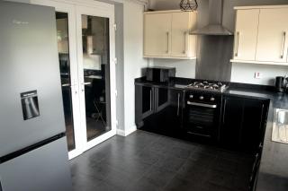 4 Bed Home FREE Parking - Ealing - 5