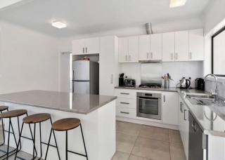 Beach House by the Bay - Rye - 7