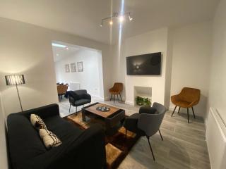 Beautiful House Sleeps 10 Guests, London, Near Eastbrook Film studios, Great Value for Families and Groups - Dagenham - 2