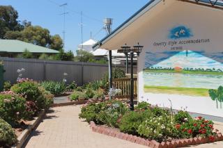 Country Style Accommodation Unit 1 - - 8