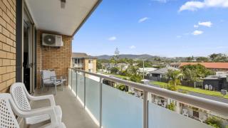 Ocean Parade 18 - Vintage Apartment, Pool, Beach, Bakery & Cafes - Coffs Harbour - 3
