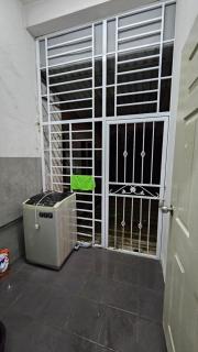 Mem's Homestay Haziiq Jaya - Kuching - 9