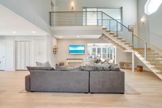 Coastal Elegance Pool Home in Sarasota - 4