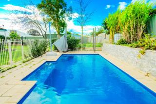 5BR Serene Retreat - Park & Poolside - Perth - 3