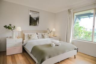 5BR Serene Retreat - Park & Poolside - Perth - 2