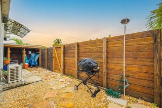 Romantic 1BR Cottage, 1 block from the Beach, 3 min Walk to Downtown - 7