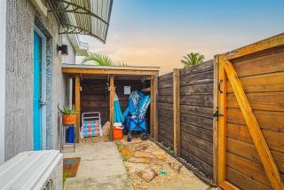 Romantic 1BR Cottage, 1 block from the Beach, 3 min Walk to Downtown - 1