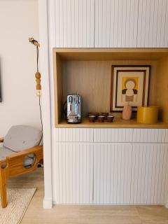 2BR Heart of Leblon with Balcony, Renovated Gem - 4